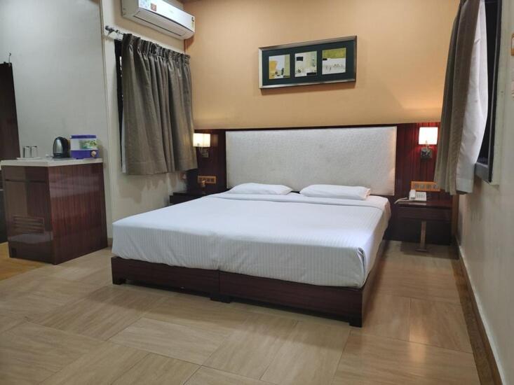 Aayush Resort Panvel Exterior photo