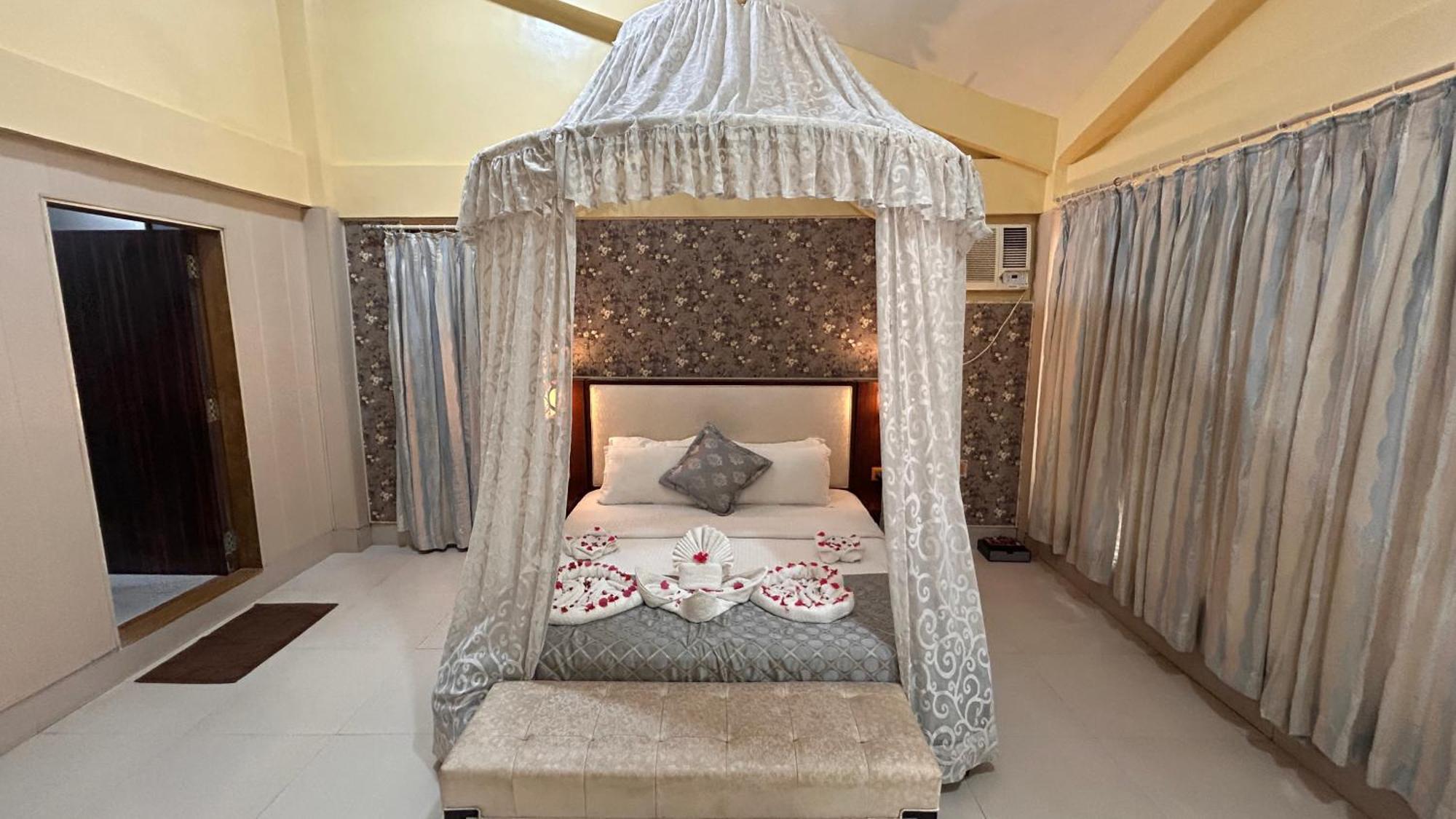 Aayush Resort Panvel Exterior photo