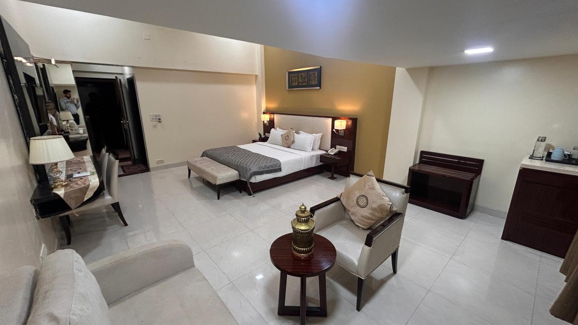Aayush Resort Panvel Exterior photo