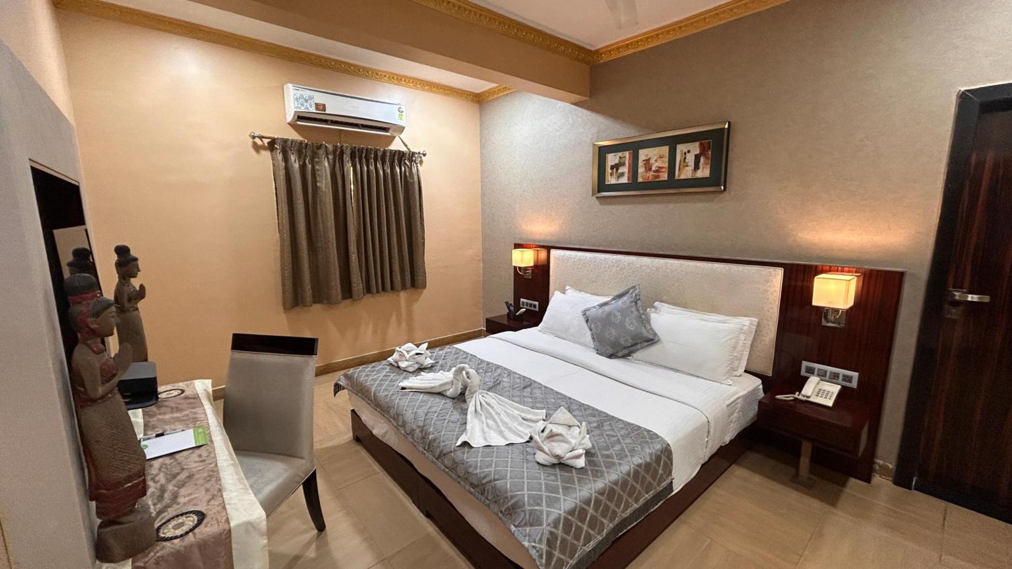 Aayush Resort Panvel Exterior photo